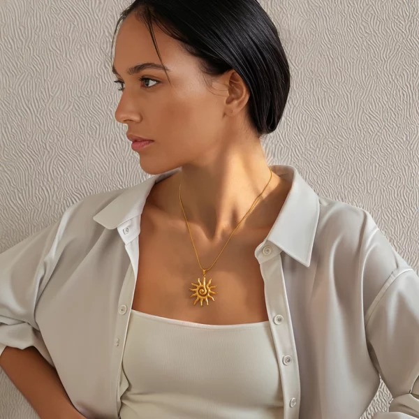 Collier pendentif soleil en spirale pour femme - A