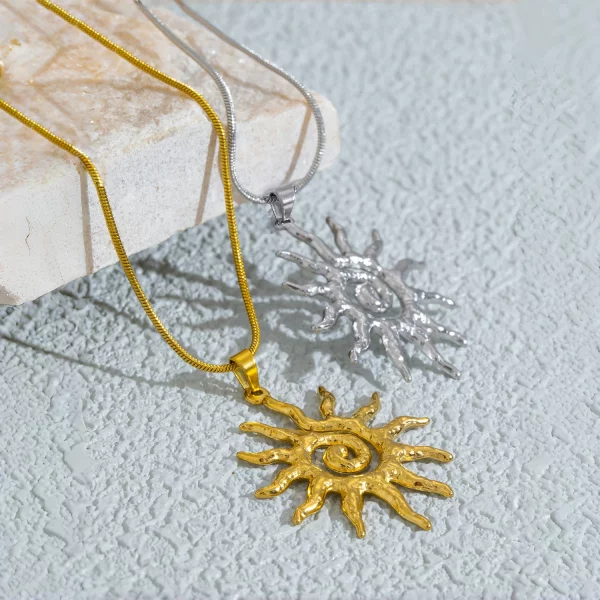 Collier pendentif soleil en spirale pour femme - A